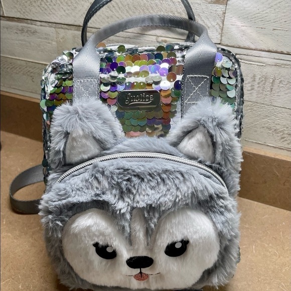 SMALL GIRLS PURSE OR BACKPACK. MADE WITH SEQUINS. ZIPPERED POCKET IN FRONT. - Picture 4 of 4